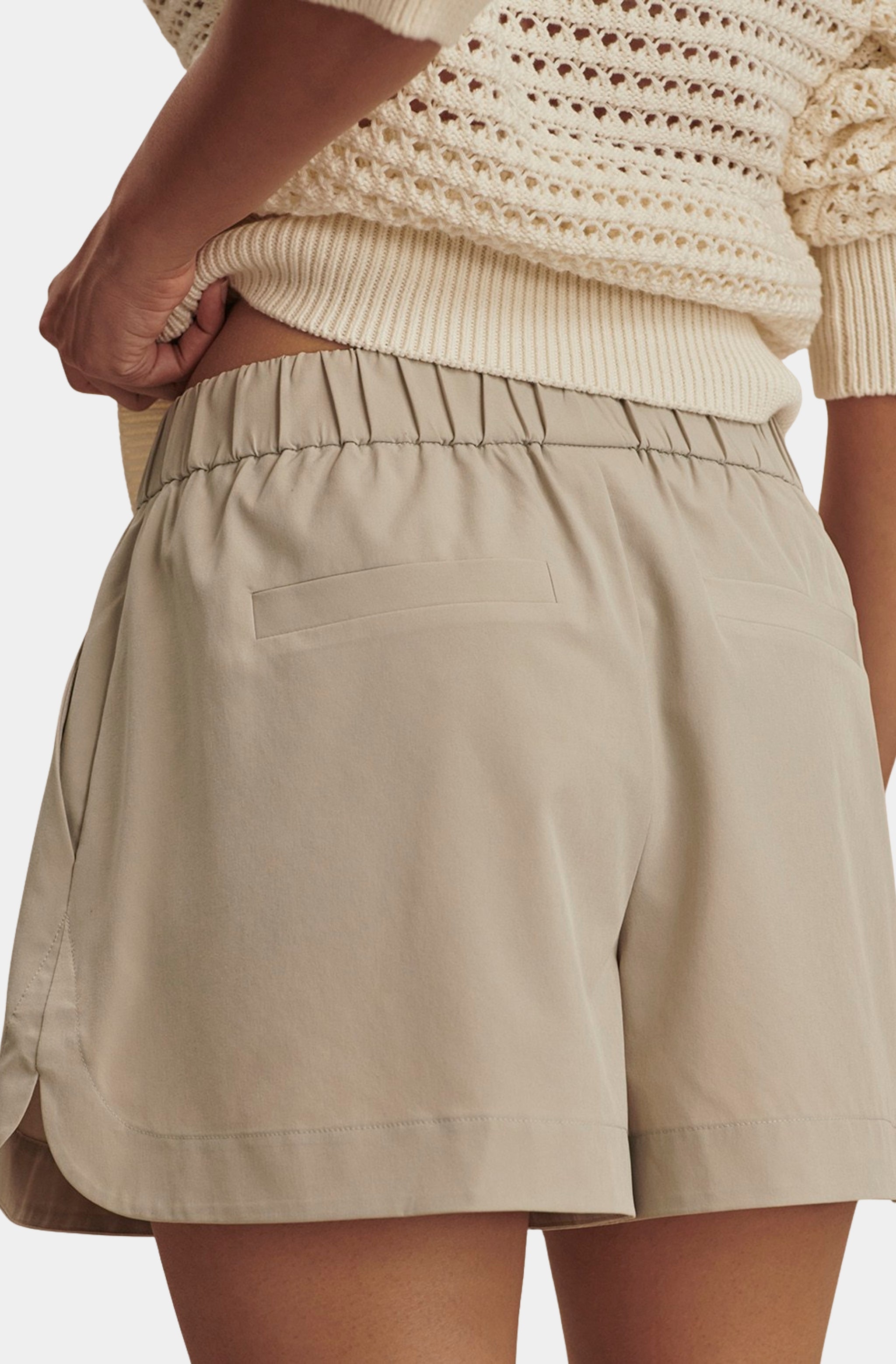 Nila Mid Rise Short 3.5"